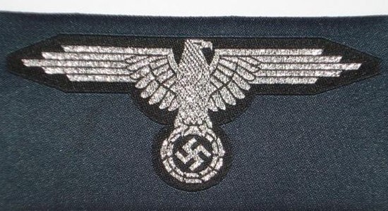 SN: można krytykować sprzedaż symboli nazistowskich na Allegro