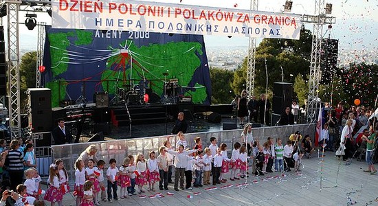 NIK o dotacjach MSZ na współpracę z Polonią i Polakami za granicą